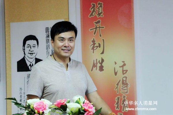 电影《南下支队—返回延安》制片人何平做客阔旗集团公司。