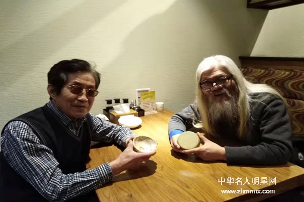 南下支队南文政老师与陕西剧作家商谈红色影视剧主题曲的内涵